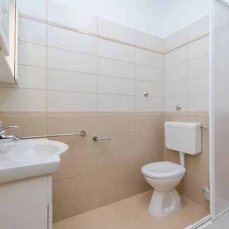 Traumhaftes Penthouse Nur 400 Meter Zum Mit Beheizbarem Pool, Meerblick, Babybett, Grill Цриквеница