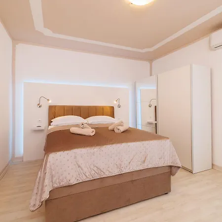 Apartment Traumhaftes Penthouse Nur 400 Meter Zum Mit Beheizbarem Pool, Meerblick, Babybett, Grill