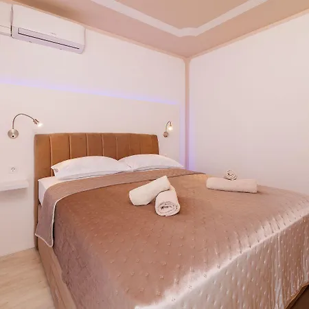 Apartment Traumhaftes Penthouse Nur 400 Meter Zum Mit Beheizbarem Pool, Meerblick, Babybett, Grill
