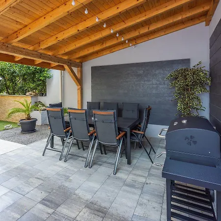 Apartment Traumhaftes Penthouse Nur 400 Meter Zum Mit Beheizbarem Pool, Meerblick, Babybett, Grill