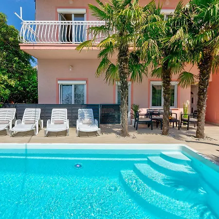 Apartment Traumhaftes Penthouse Nur 400 Meter Zum Mit Beheizbarem Pool, Meerblick, Babybett, Grill *